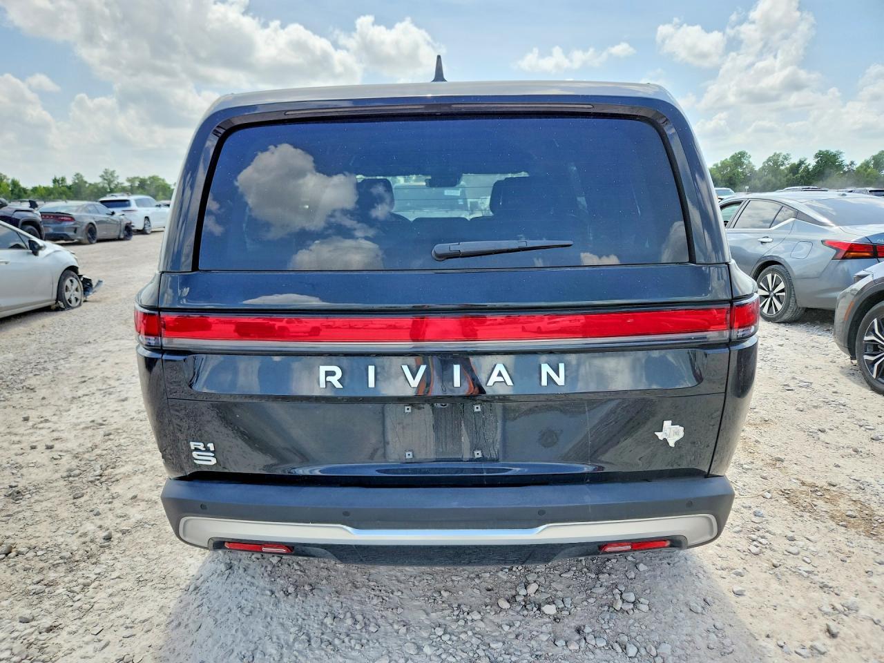 2024 Rivian R1S Adventure - Image 6