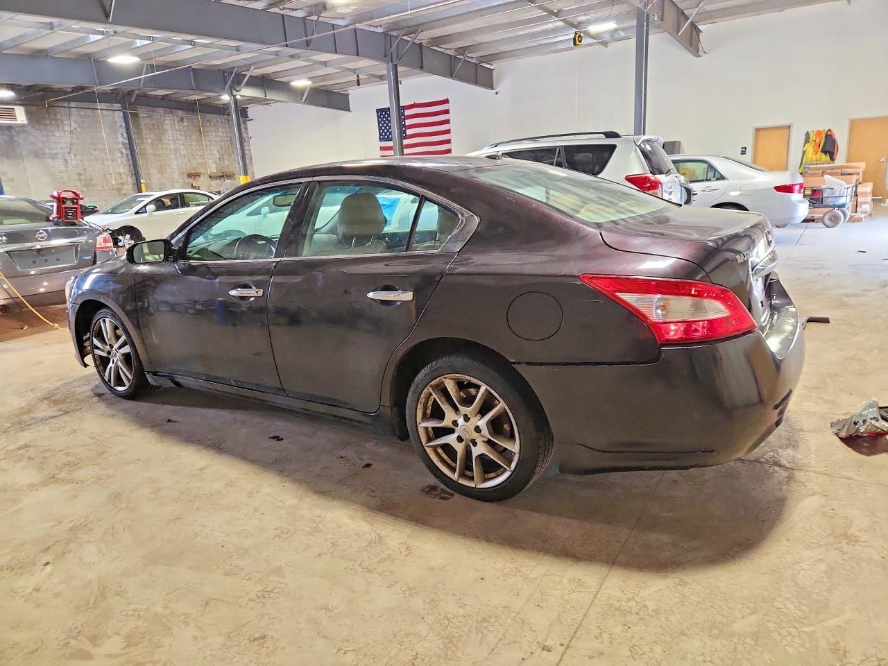 2011 Nissan Maxima 3.5 S - Image 2