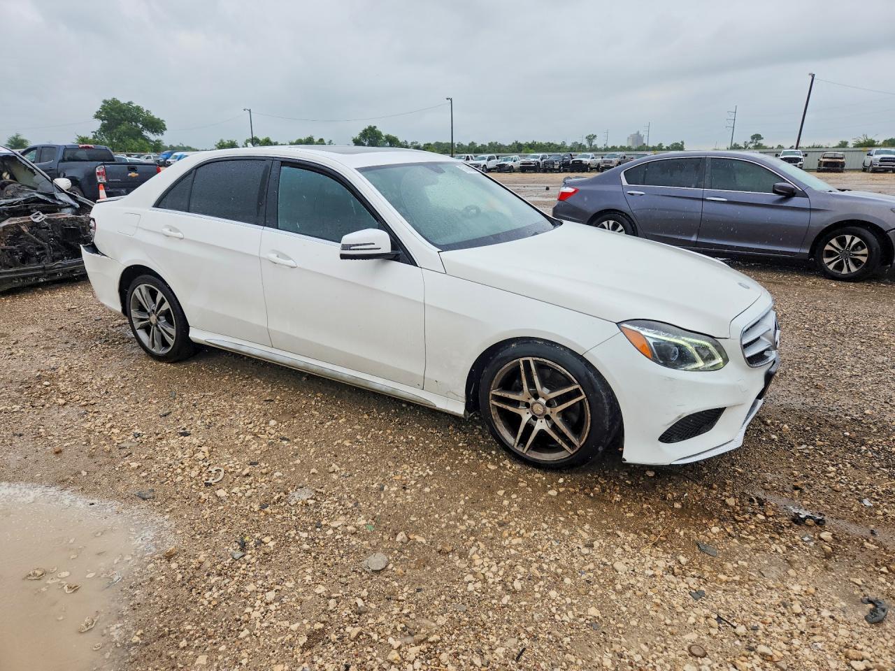 2016 Mercedes-Benz E350Taxi - Image 4
