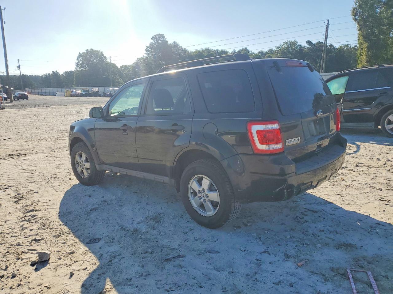 2010 Ford Escape Xlt - Image 2