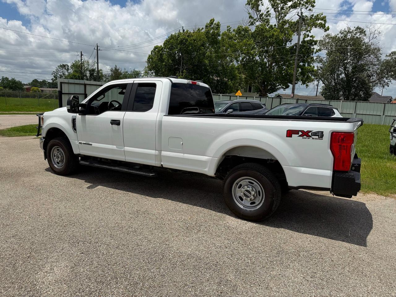 2022 Ford F250 Super Duty - Фото 3