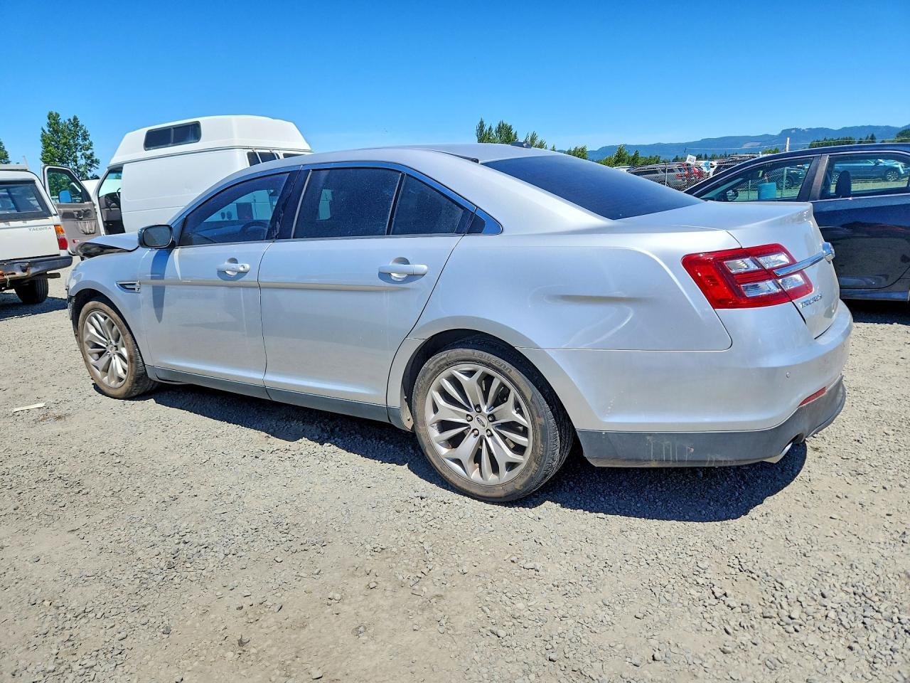 2018 Ford Taurus Limited - Фото 2