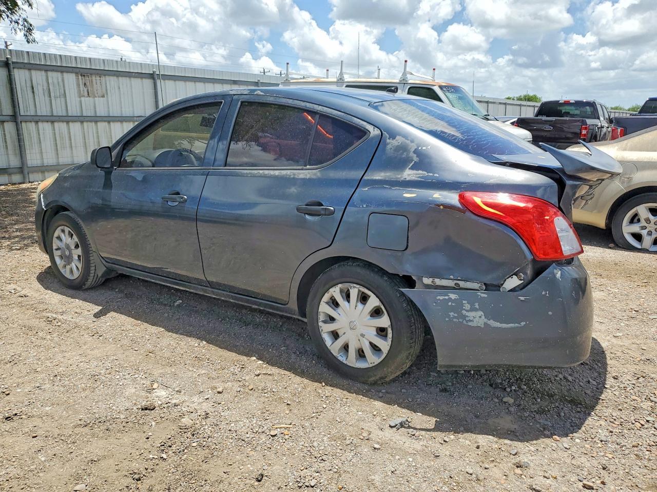 2015 Nissan Versa 1.6 S Plus - Фото 2