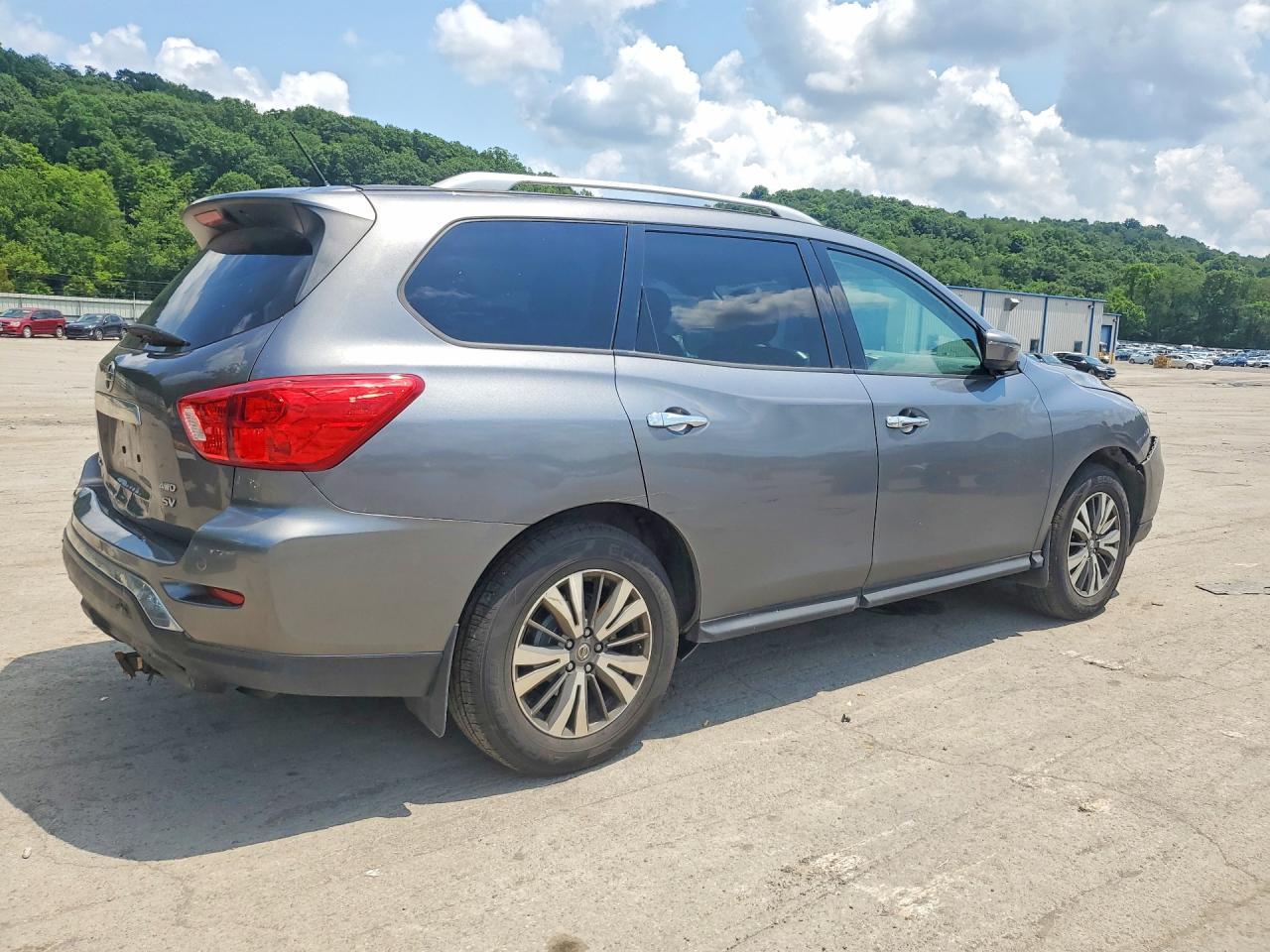 2017 Nissan Pathfinder - Фото 3