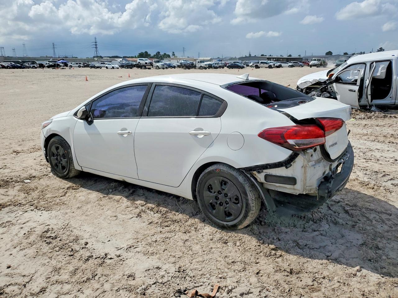 2018 Kia Forte - Фото 2