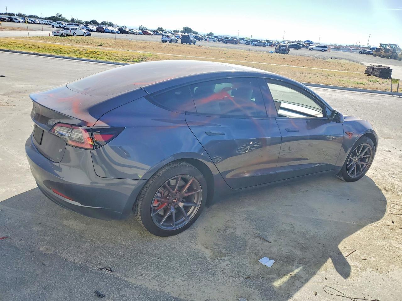 2023 Tesla Model 3 - Фото 3