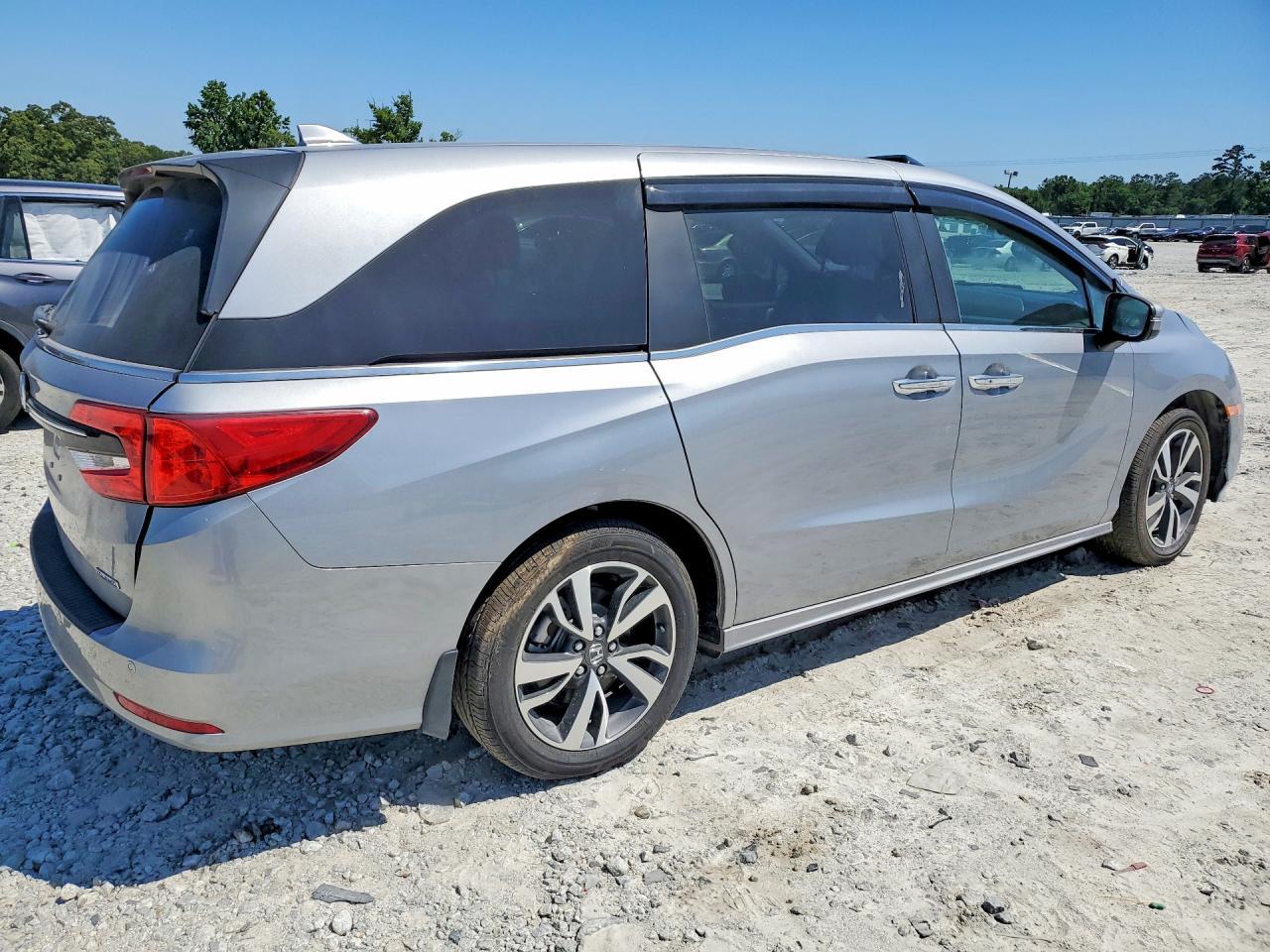 2024 Honda Odyssey Touring - Фото 3