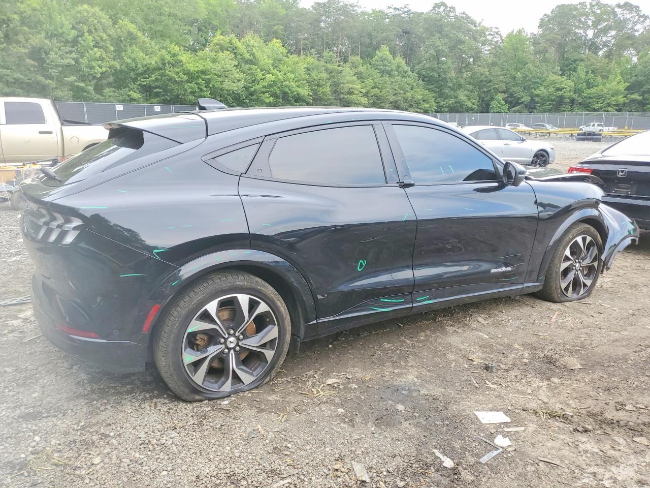2021 Ford Mustang Mach-E Premium - Фото 3