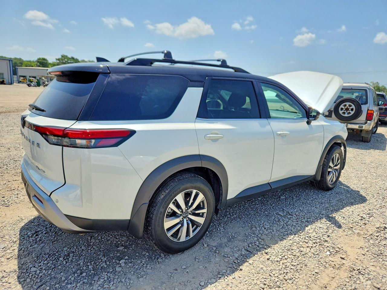 2023 Nissan Pathfinder Sl - Фото 3