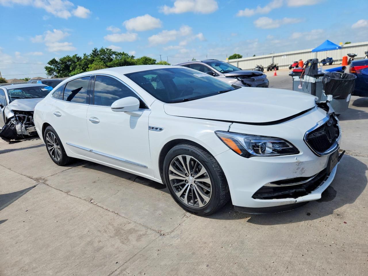2017 Buick Lacrosse Essence - Image 4