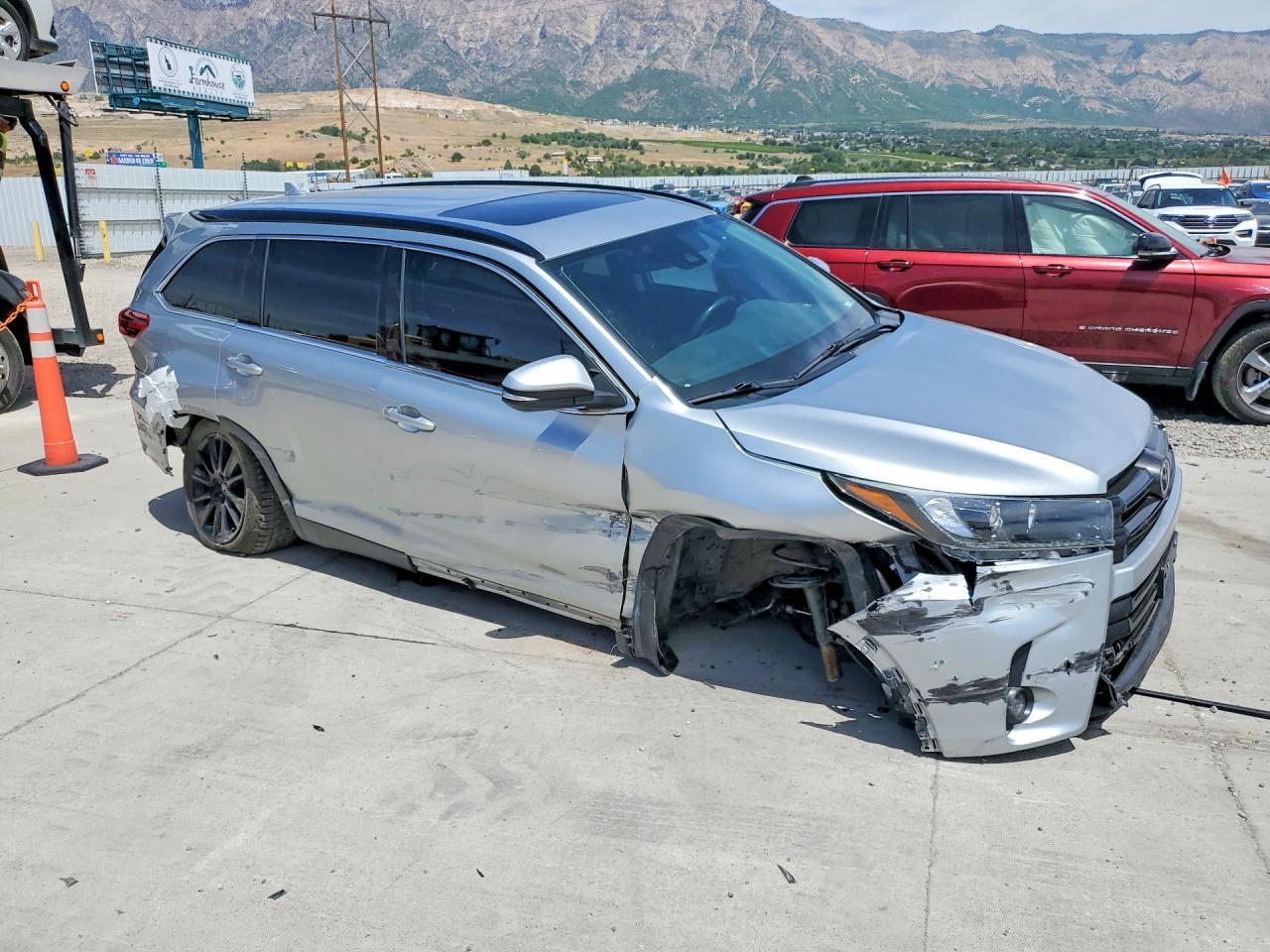 2019 Toyota Highlander Se - Image 4