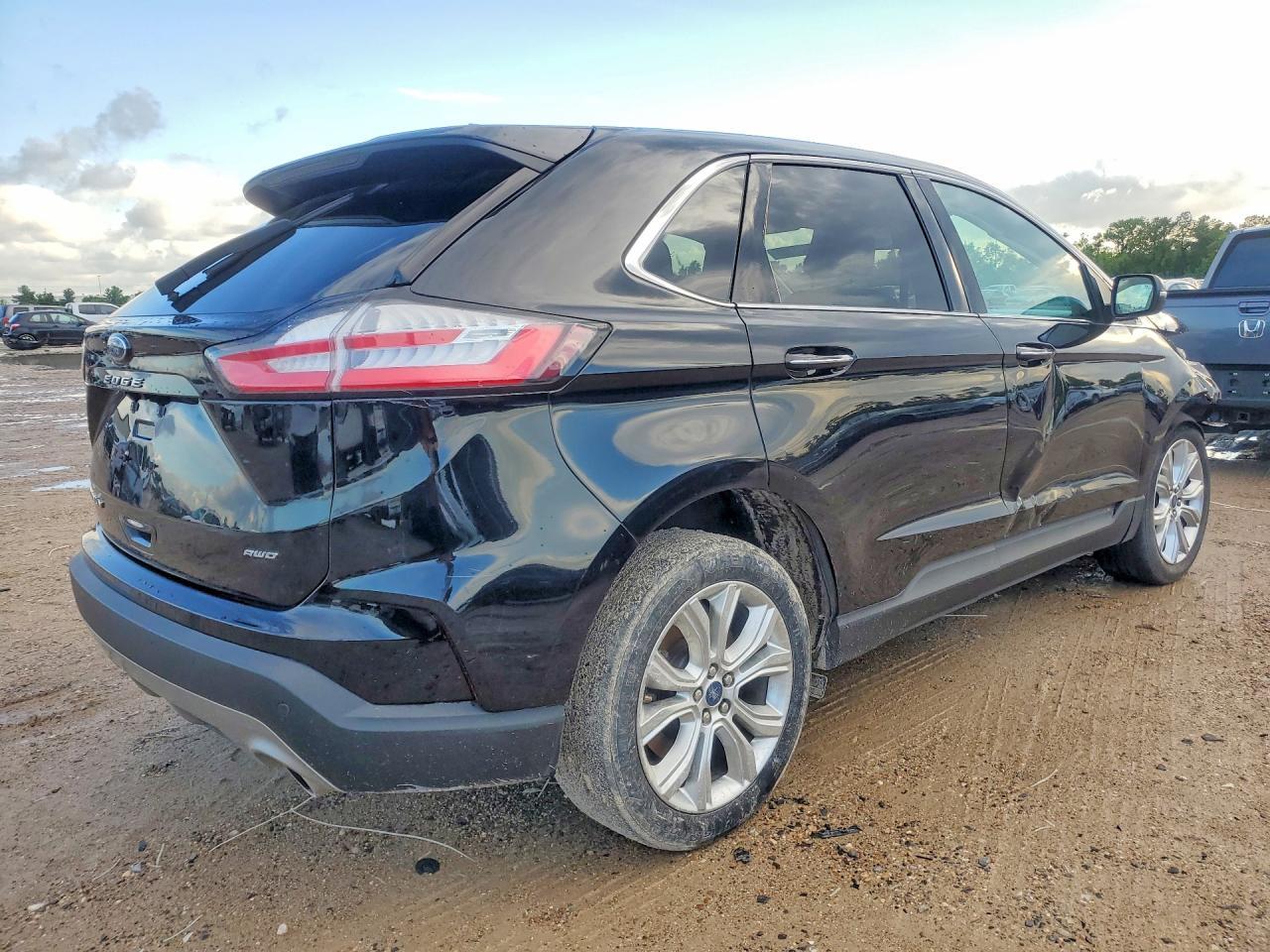 2022 Ford Edge Titanium - Фото 3