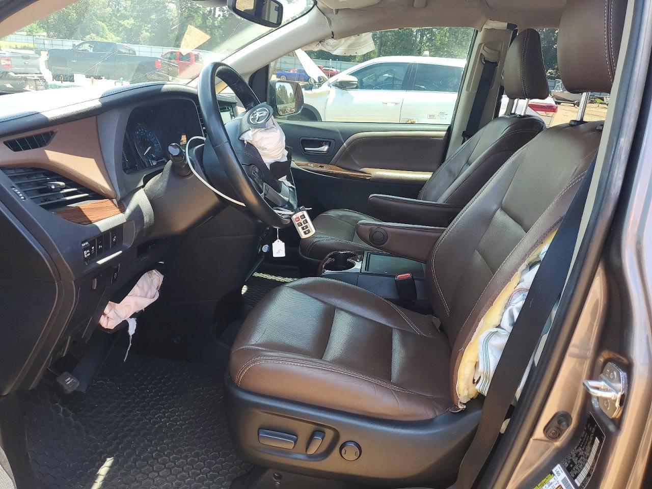 2018 Toyota Sienna Limited 7-Passenger - Image 7