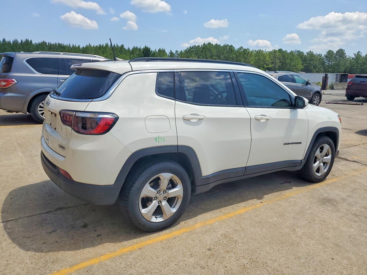 2021 Jeep Compass Latitude - Image 3