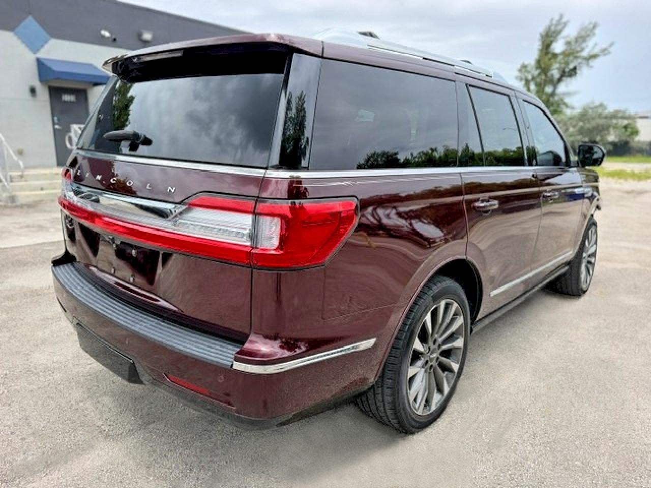 2021 Lincoln Navigator Reserve - Фото 3