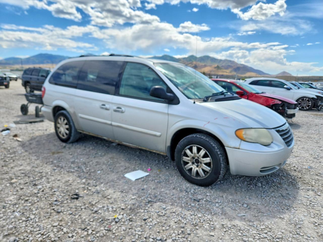 2005 Chrysler Town & Country Touring - Фото 4