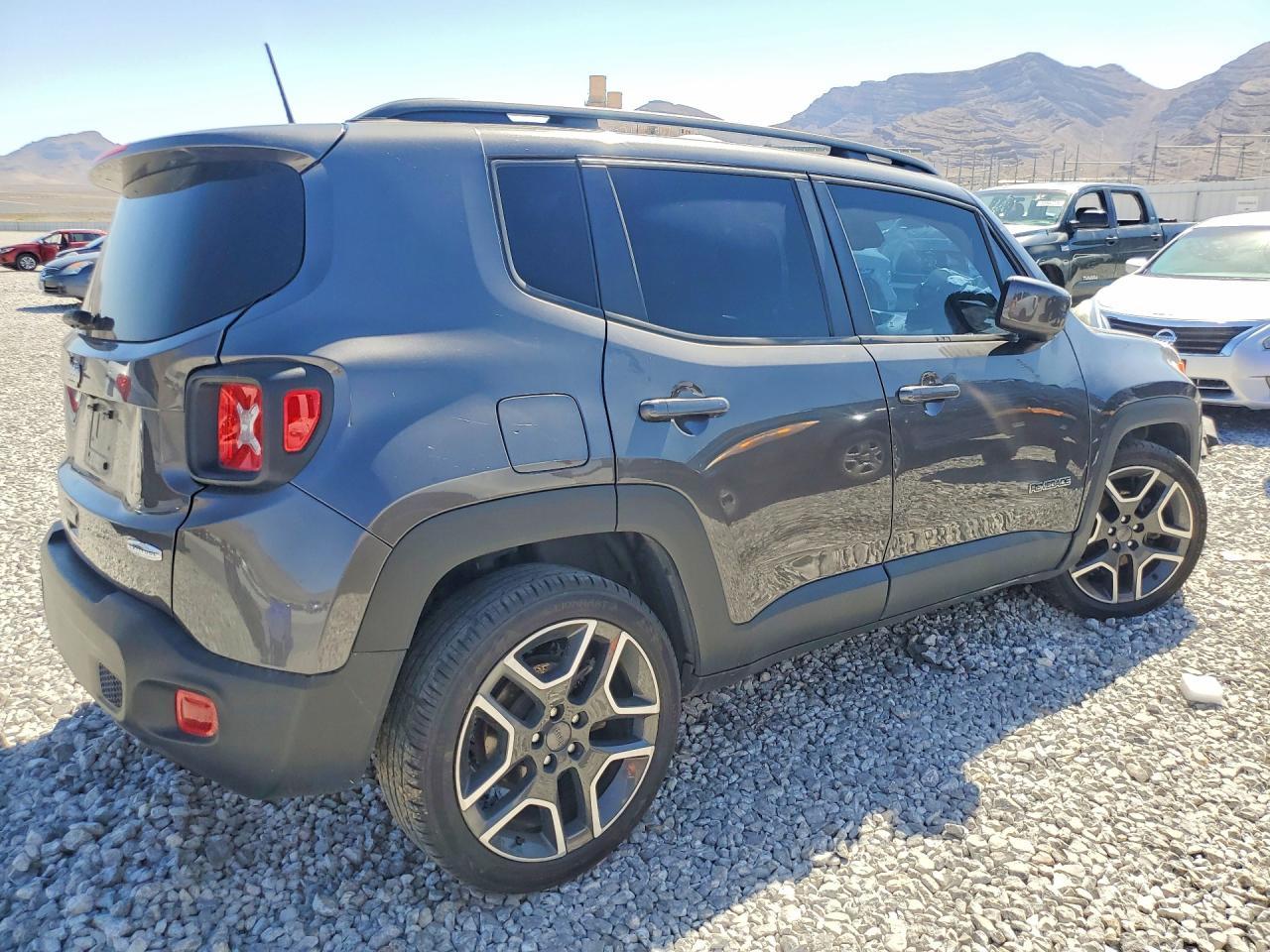 2021 Jeep Renegade Latitude - Image 3