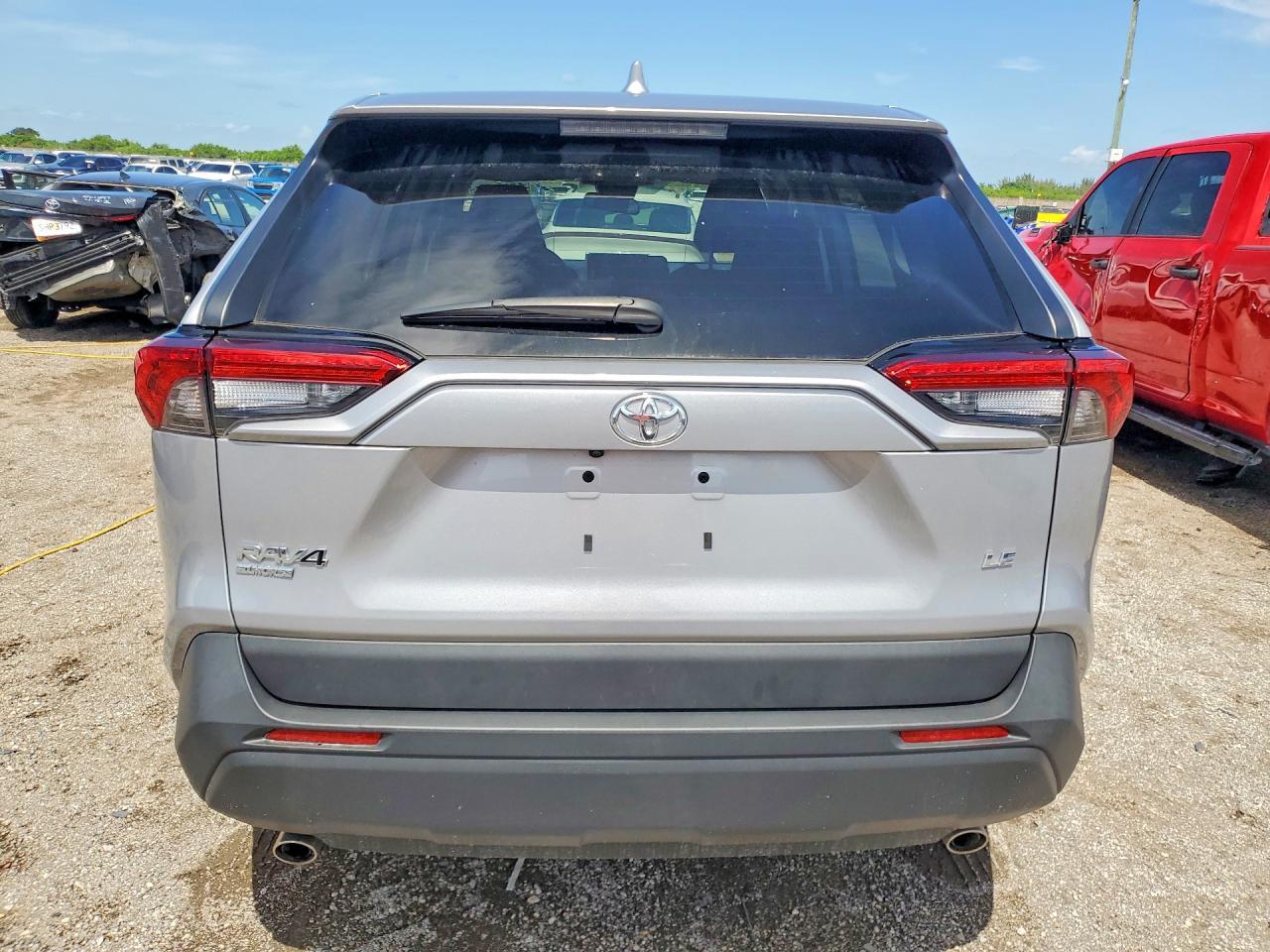 2025 Toyota Rav4 Le - Image 6