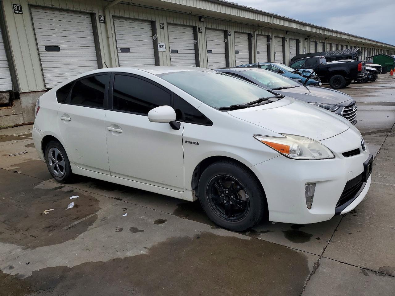 2013 Toyota Prius Three - Image 4
