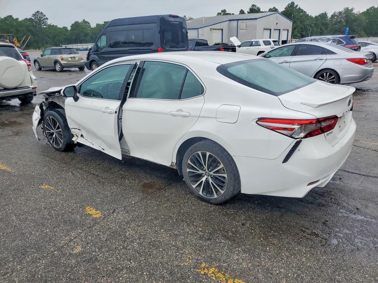 2018 Toyota Camry Se - Фото 2