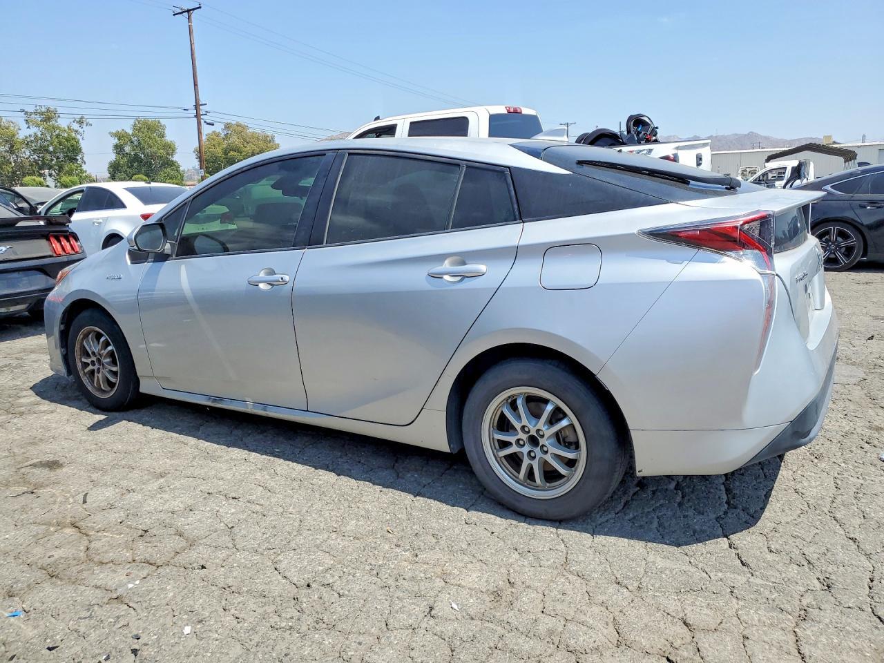 2017 Toyota Prius Two - Фото 2