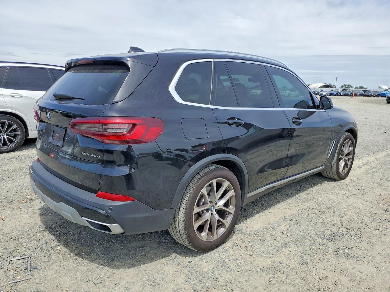 2021 BMW X5 xDrive45E - Фото 3