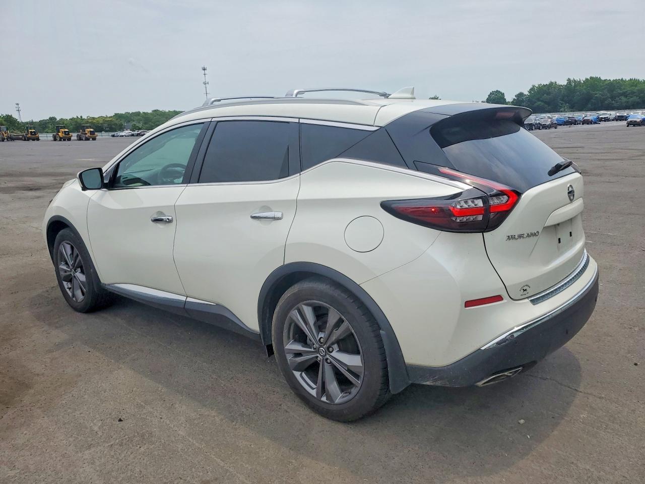 2020 Nissan Murano Platinum - Image 2