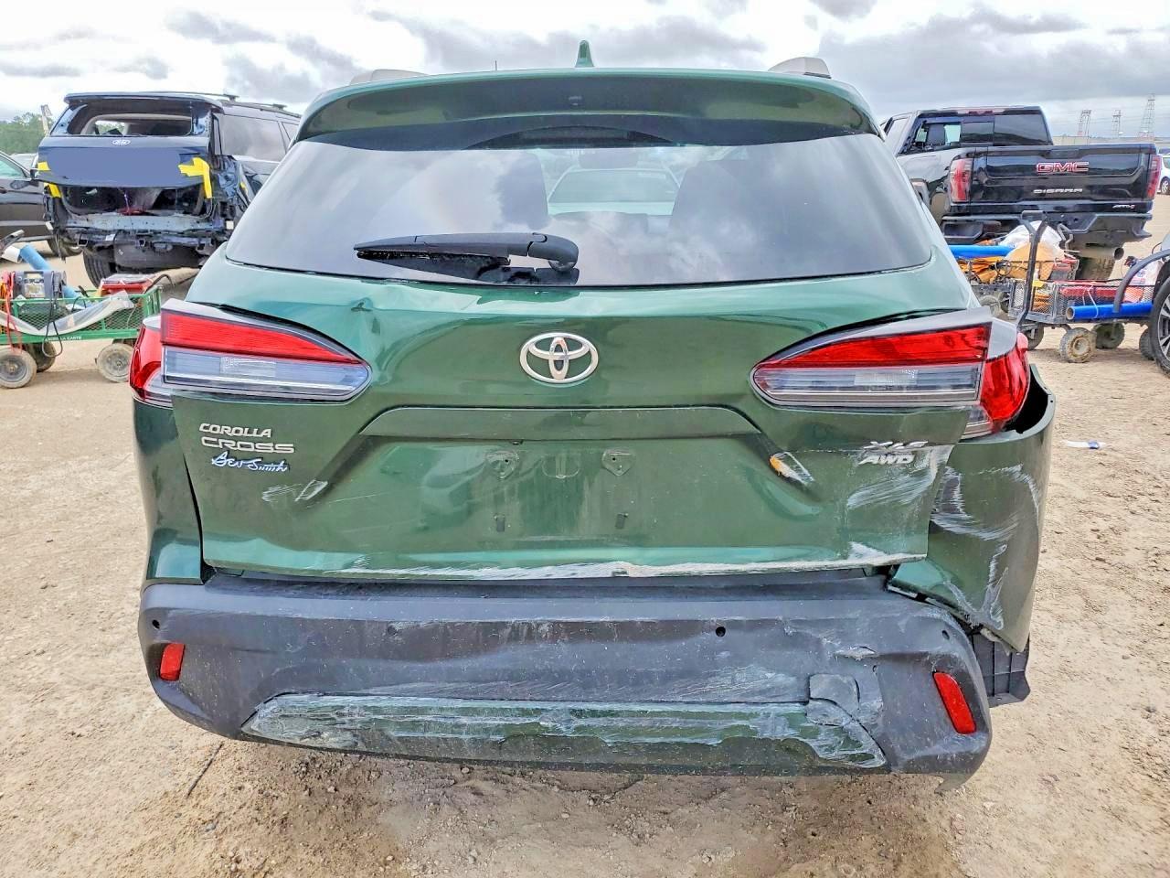 2022 Toyota Corolla Cross Xle - Image 6