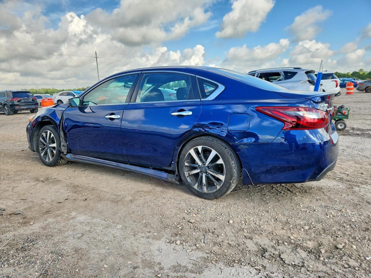 2017 Nissan Altima 2.5 Sr - Image 2