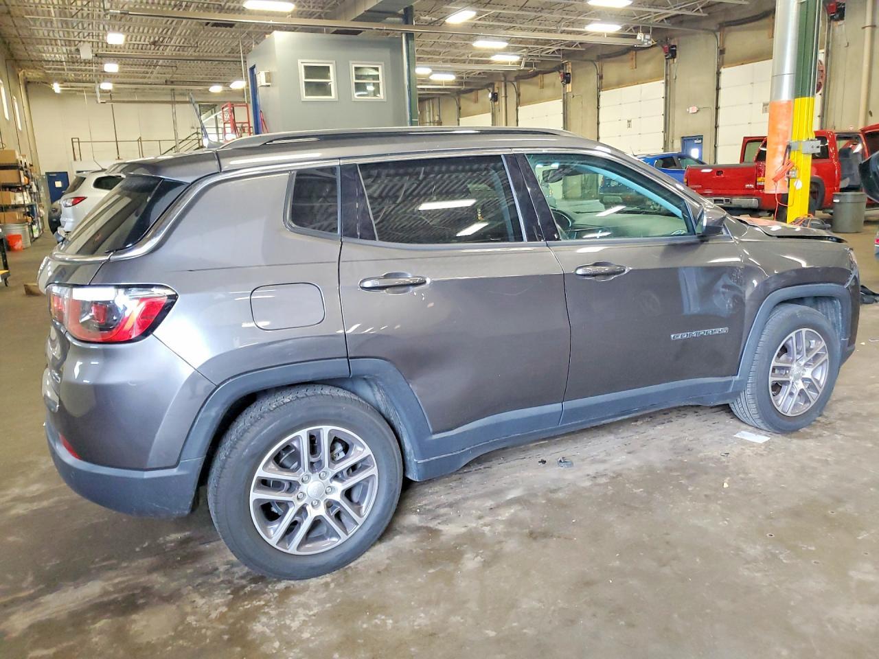 2020 Jeep Compass Latitude - Image 3