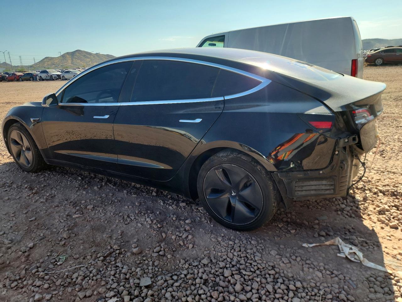 2018 Tesla Model 3 - Фото 2