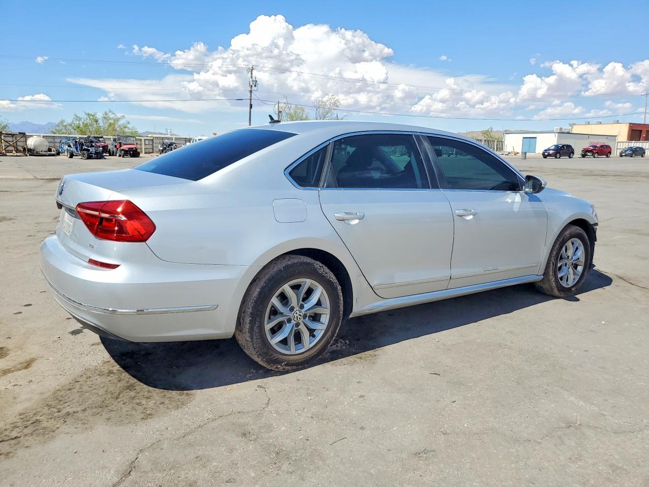 2016 Volkswagen Passat S - Фото 3