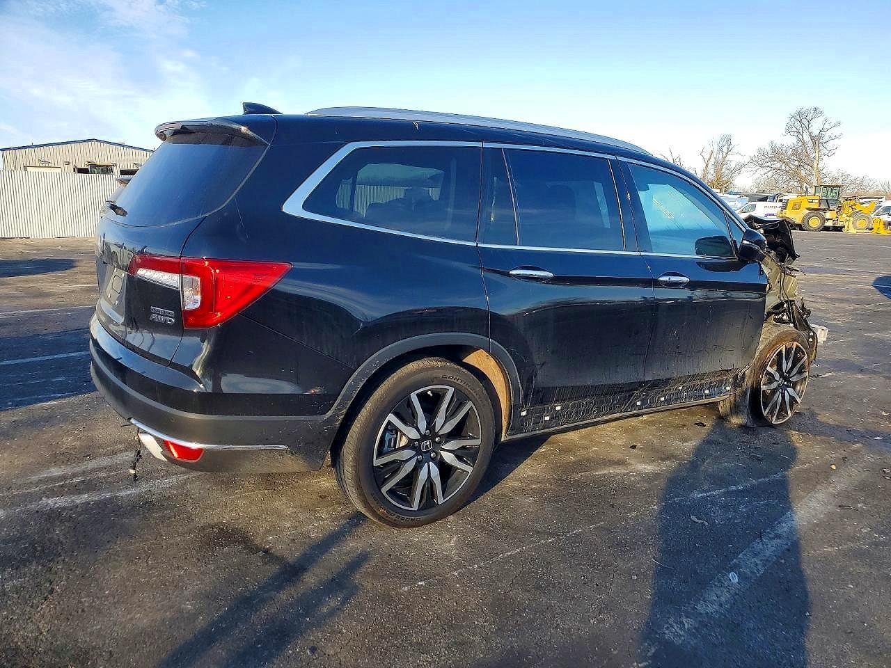 2022 Honda Pilot Touring - Image 3