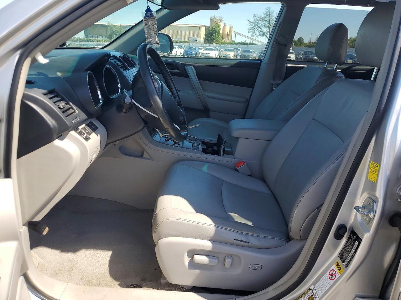2010 Toyota Highlander - Фото 7