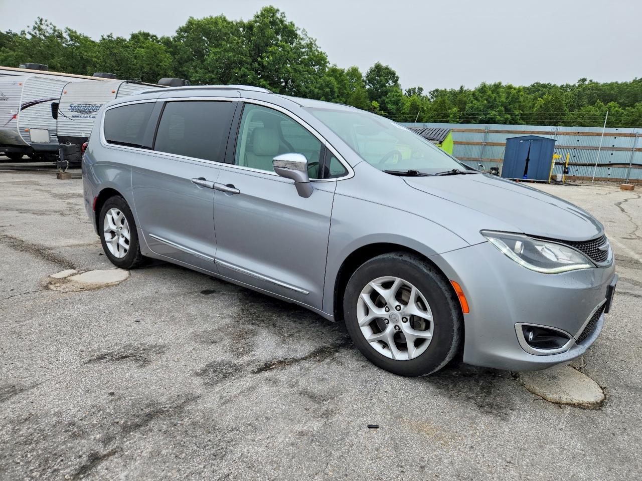 2020 Chrysler Pacifica Limited - Image 4