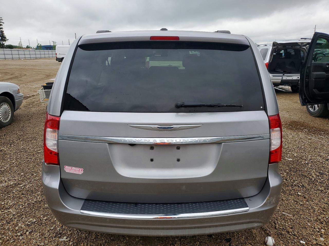 2015 Chrysler Town & Country Touring - Фото 6