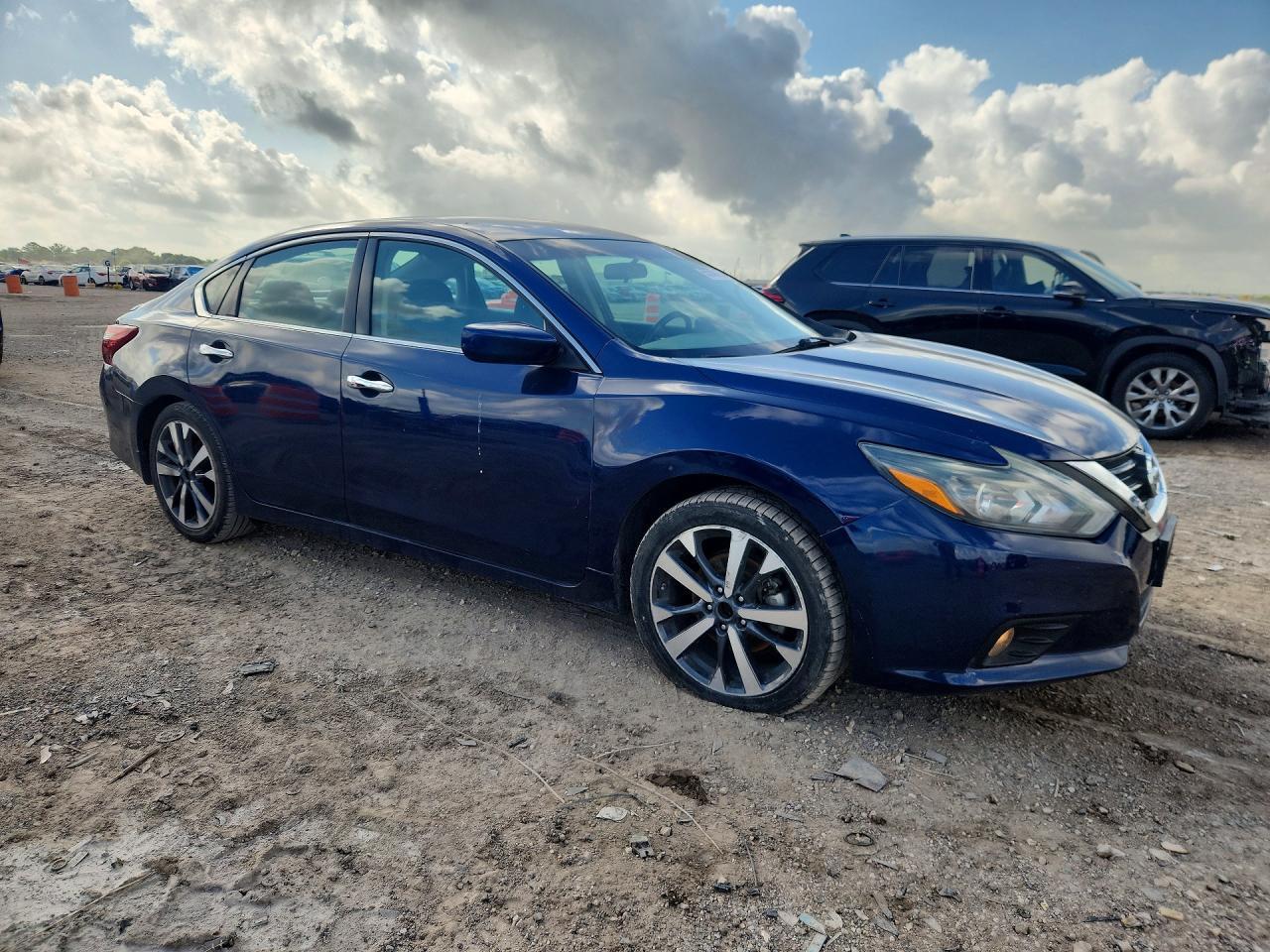 2017 Nissan Altima 2.5 Sr - Image 4