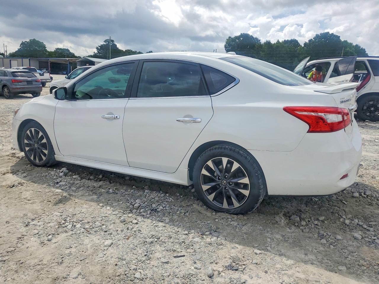 2019 Nissan Sentra Sr Turbo - Image 2