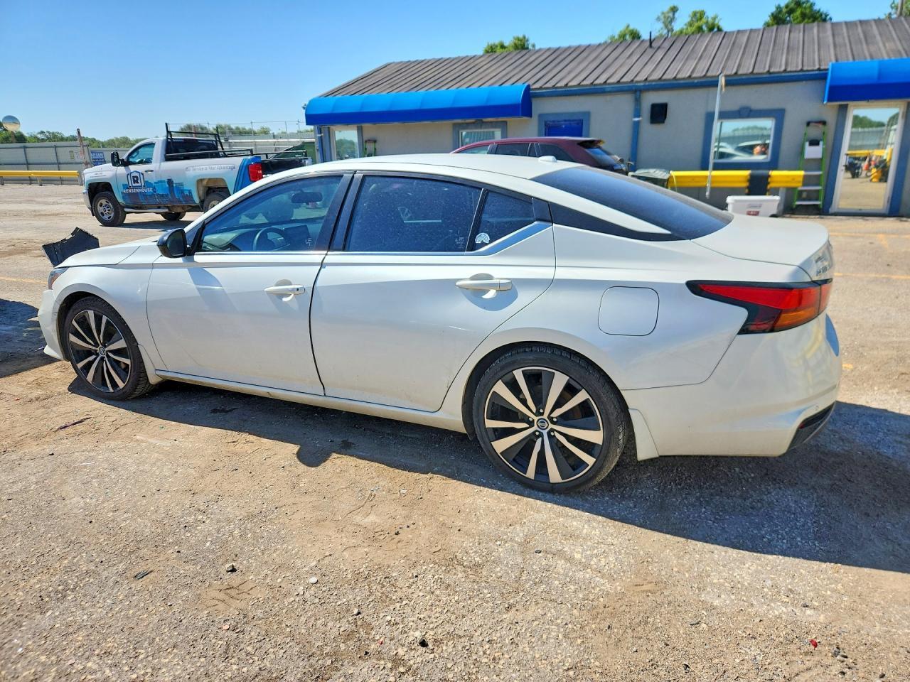 2020 Nissan Altima Sr - Image 2