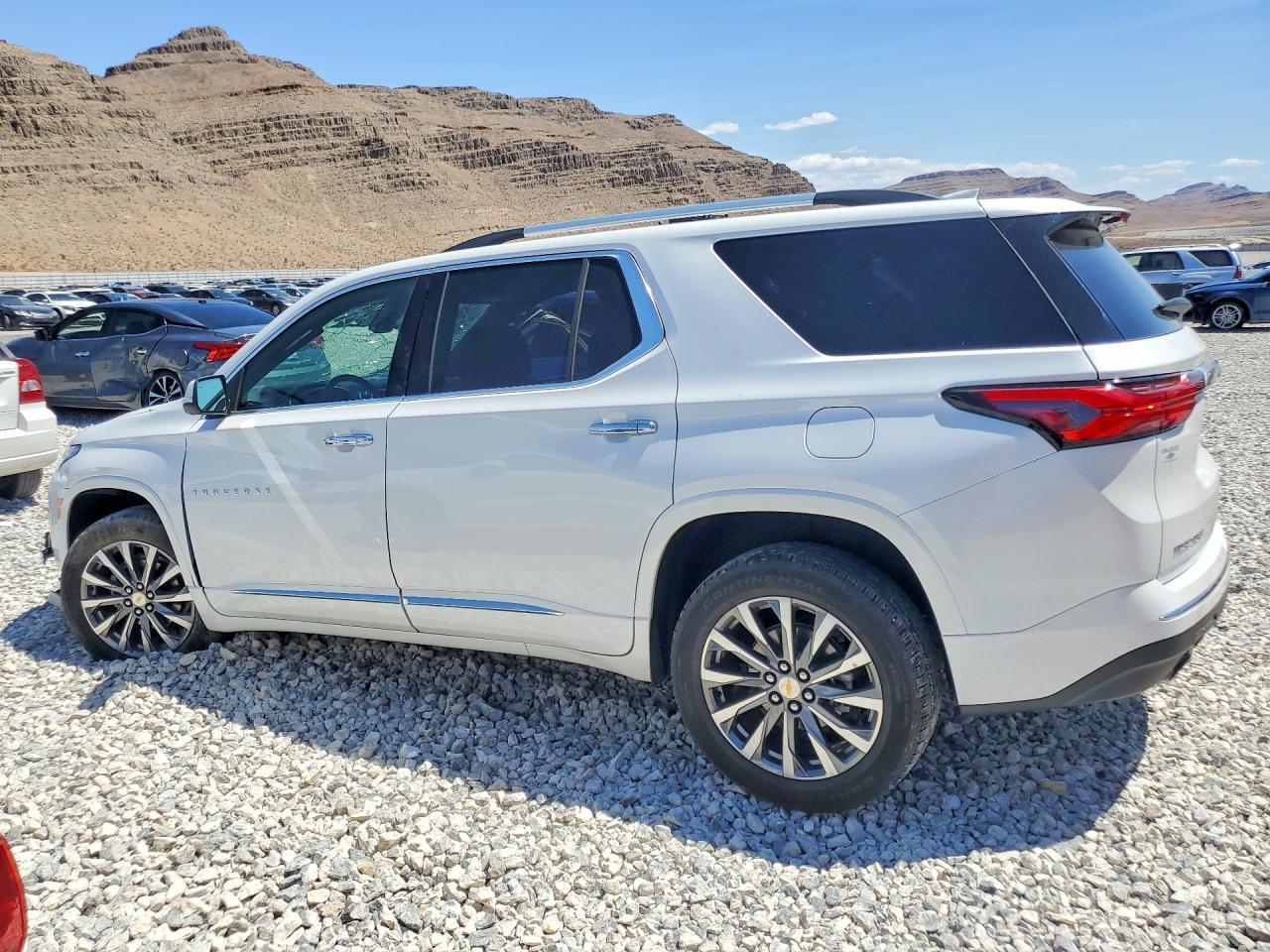 2023 Chevrolet Traverse Premier - Фото 2