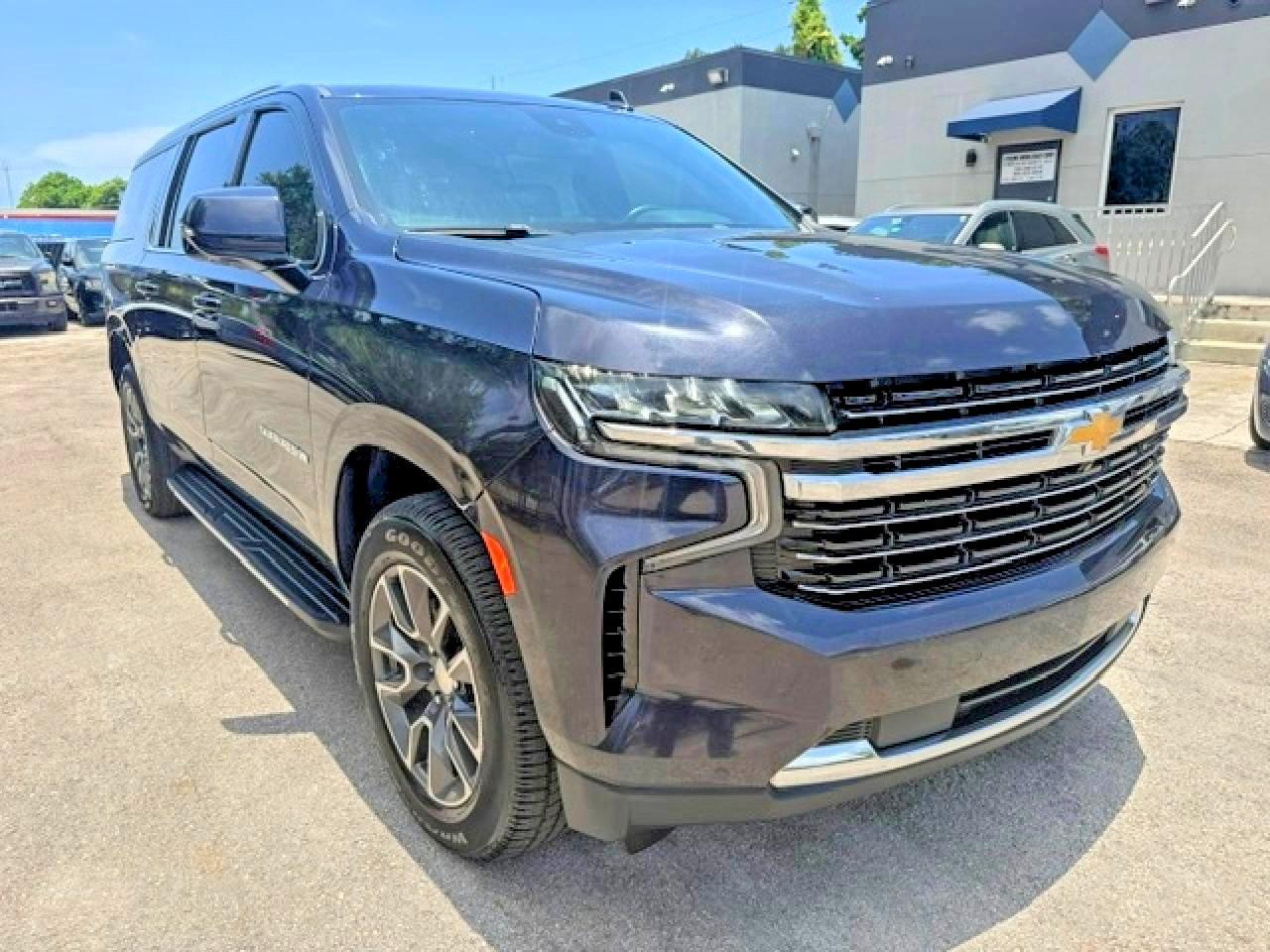 2023 Chevrolet Suburban C1500 Lt - Image 4