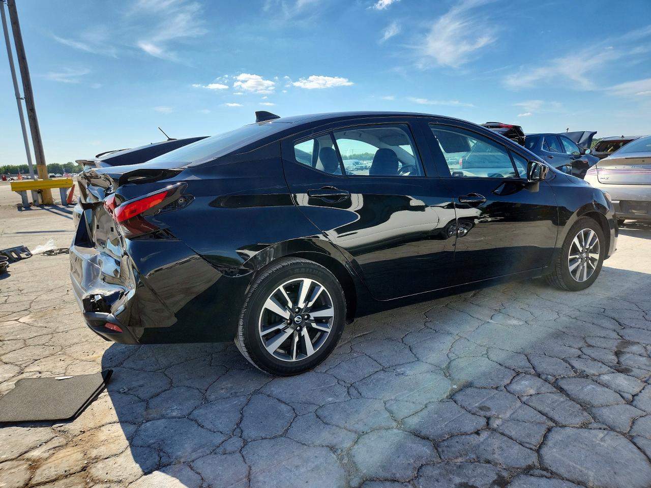 2022 Nissan Versa Sv - Image 3