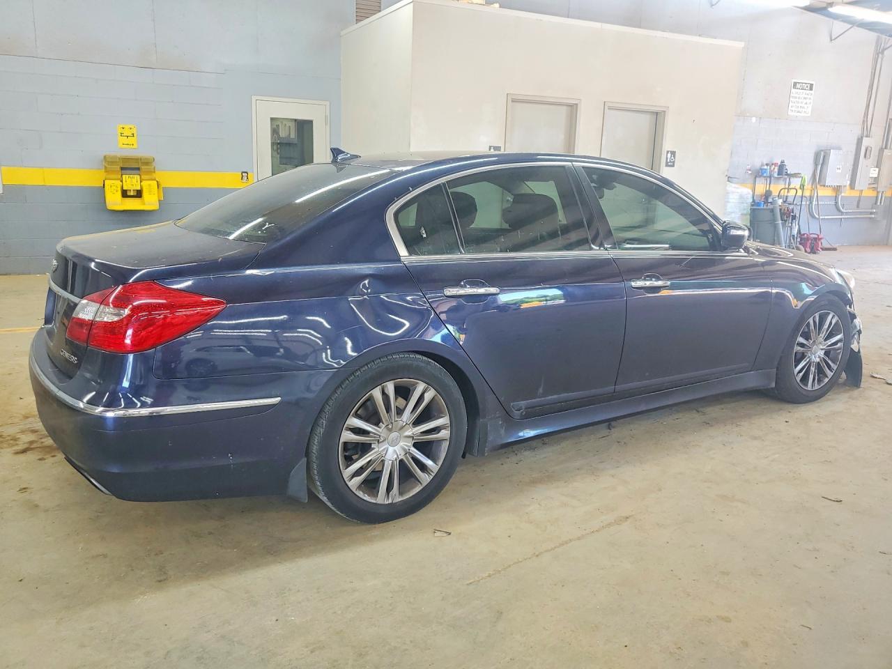 2012 Hyundai Genesis 3.8L - Фото 3