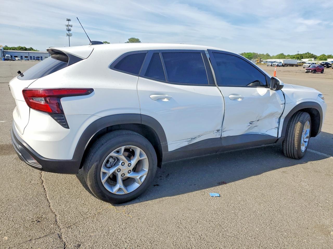 2024 Chevrolet Trax - Image 3