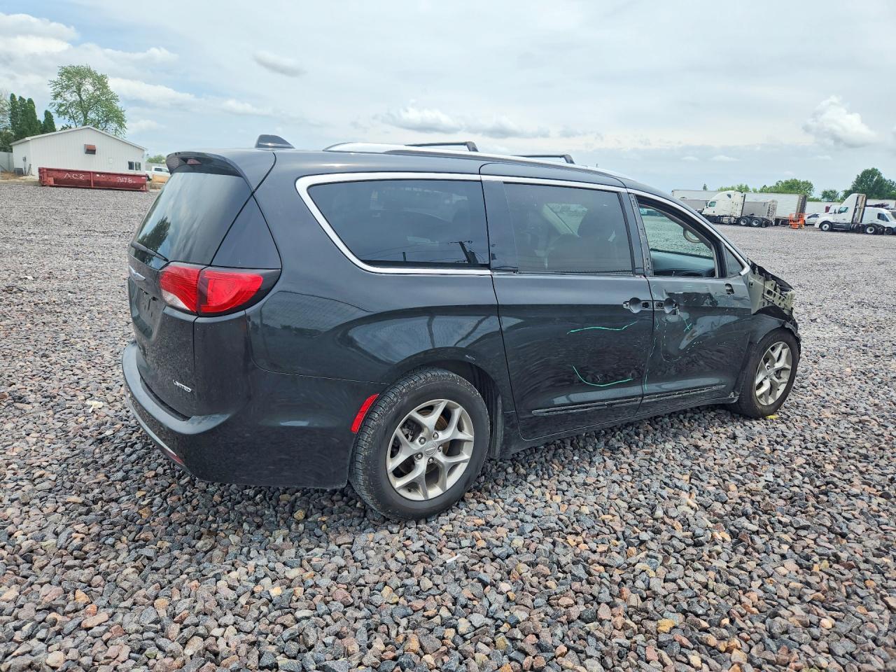 2019 Chrysler Pacifica Limited - Image 3