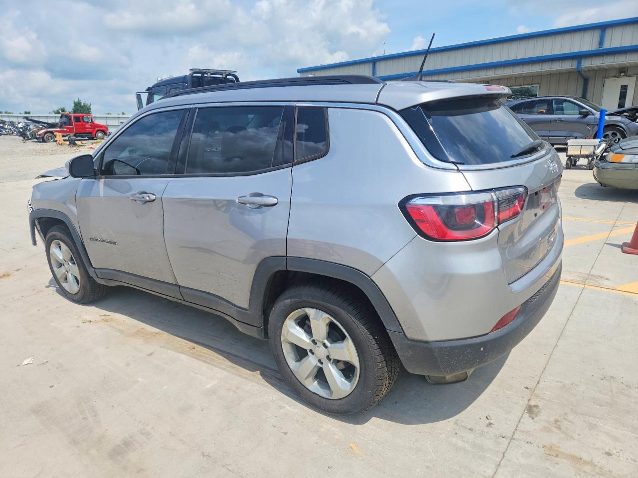 2017 Jeep Compass Latitude - Image 2