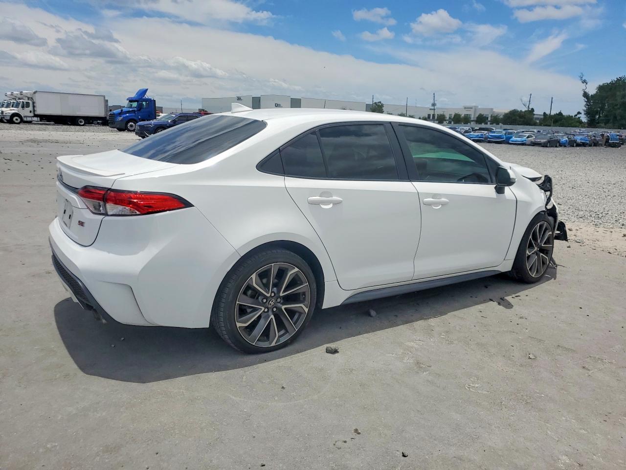 2022 Toyota Corolla Se - Фото 3