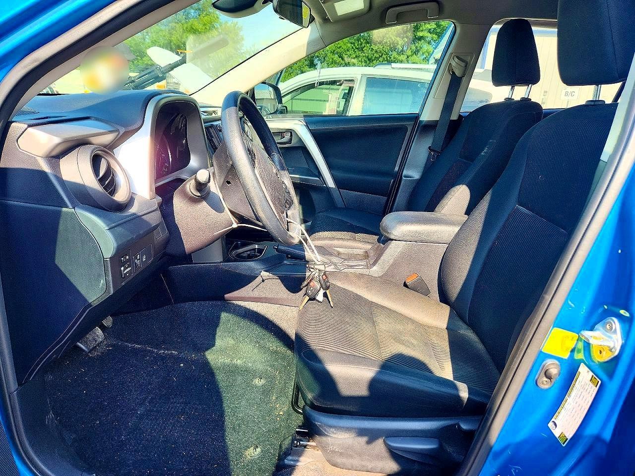 2017 Toyota Rav4 Le - Image 7