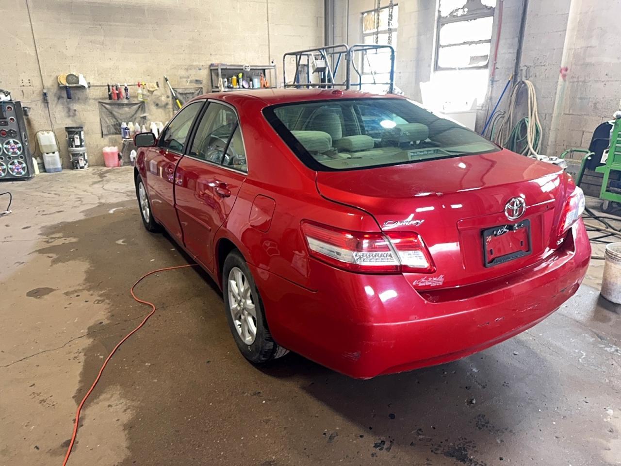 2011 Toyota Camry Le - Фото 3