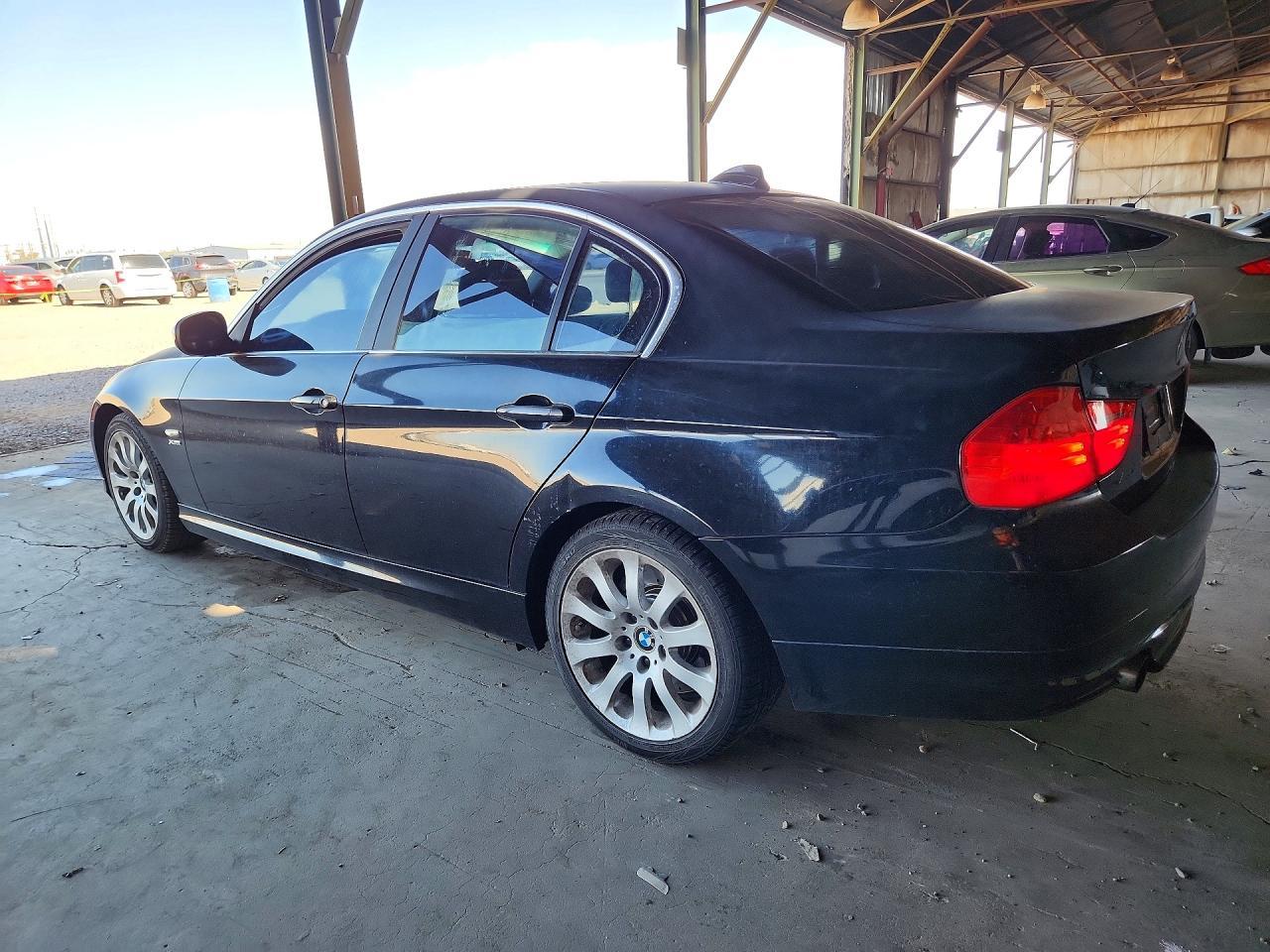 2010 BMW 335 Xi - Image 2